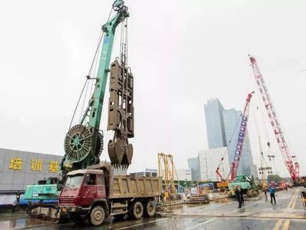 东阳市吊车电话_吊车出租后应该留意哪些安全问题
